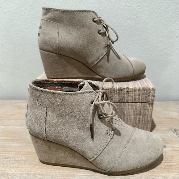 TOMS Suede Desert Wedge Booties Taupe Womens Size 6.5 - Picture 1 of 6